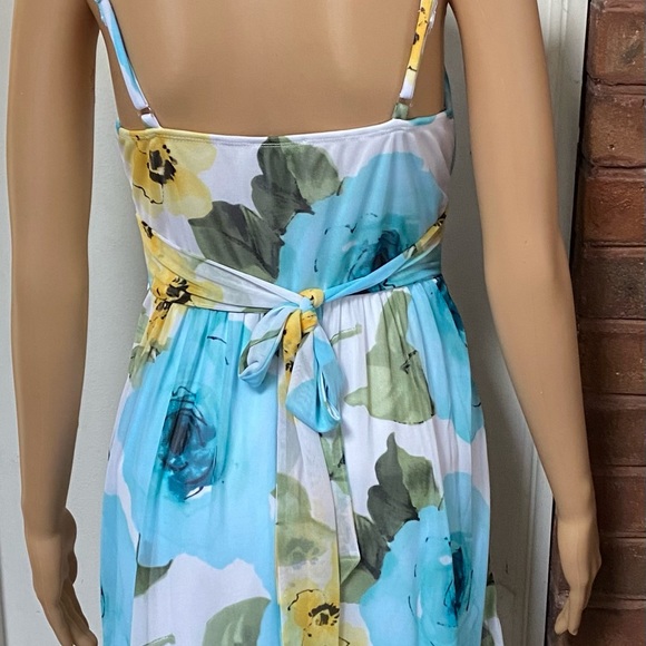 Beautiful Floral Dress - Picture 4 of 5